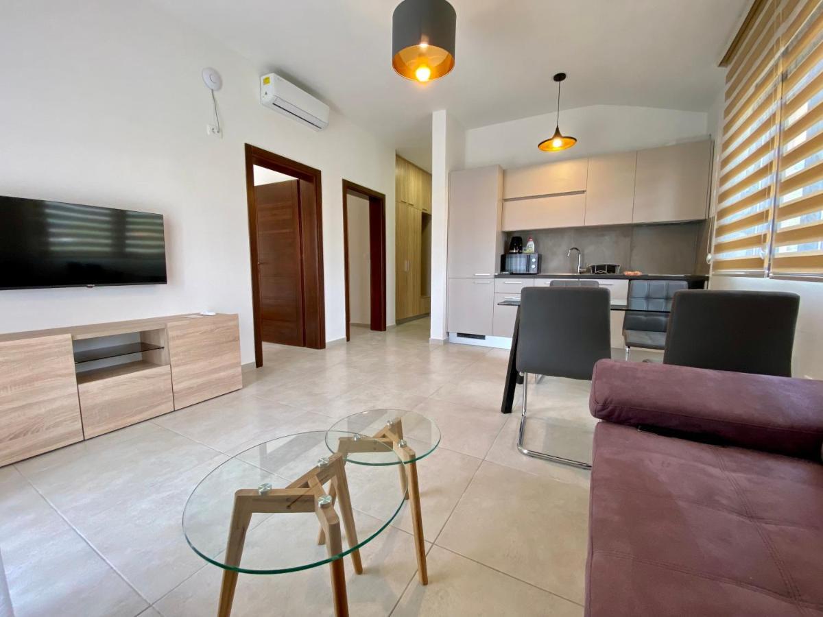 Villa Dolphin Apartments Petrovac Exteriör bild