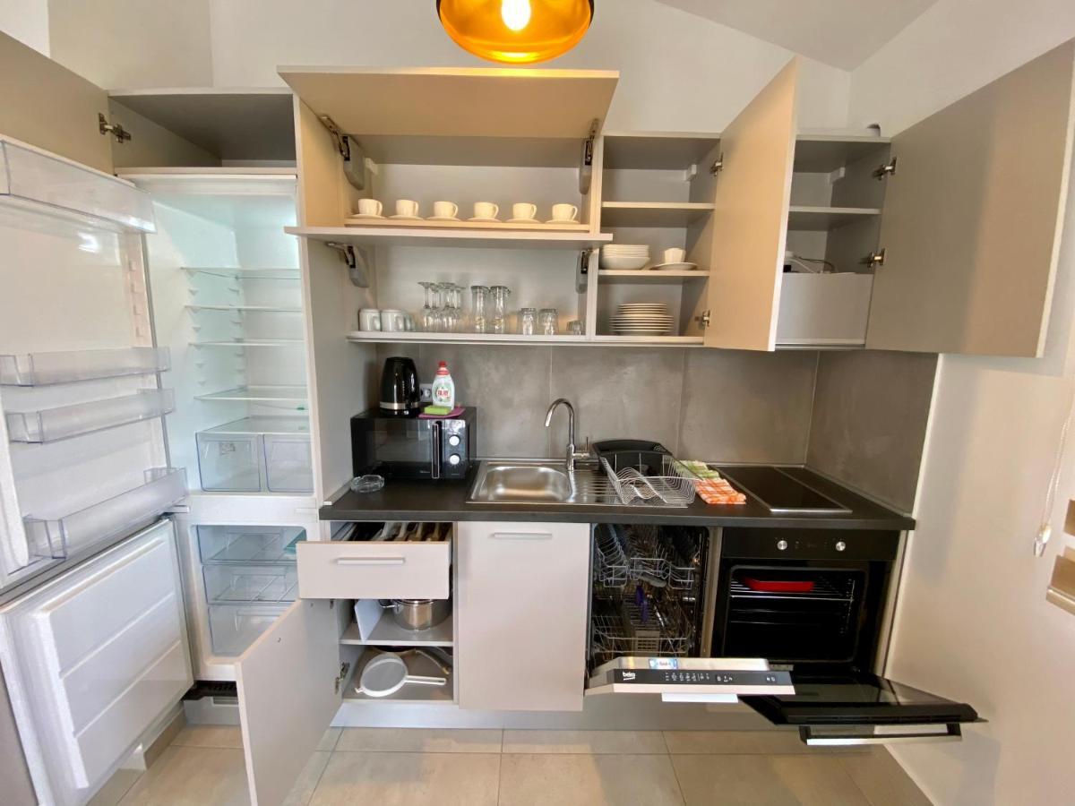 Villa Dolphin Apartments Petrovac Exteriör bild