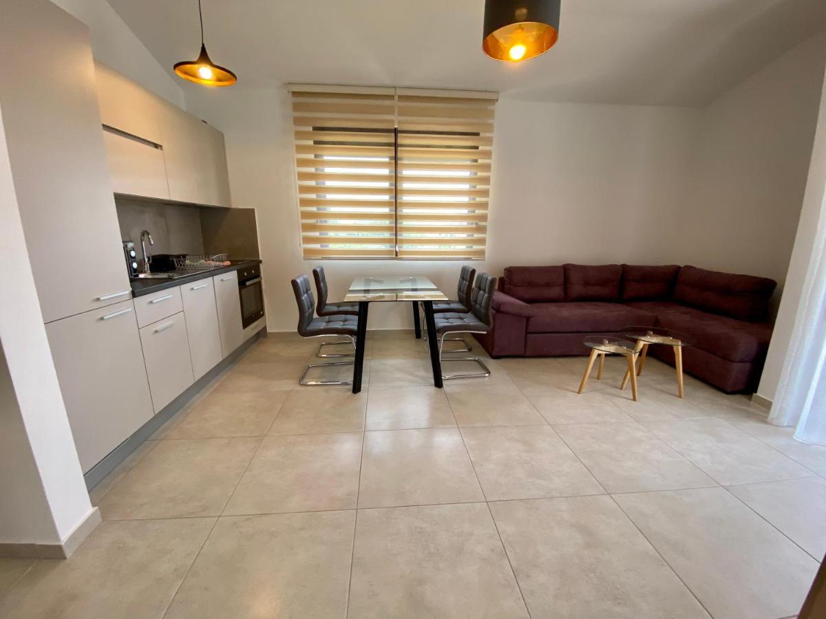 Villa Dolphin Apartments Petrovac Exteriör bild