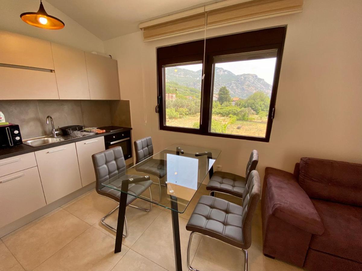 Villa Dolphin Apartments Petrovac Exteriör bild