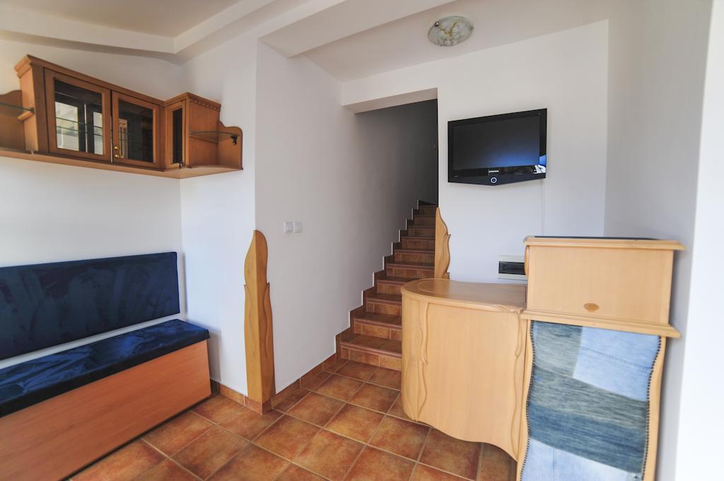 Villa Dolphin Apartments Petrovac Exteriör bild