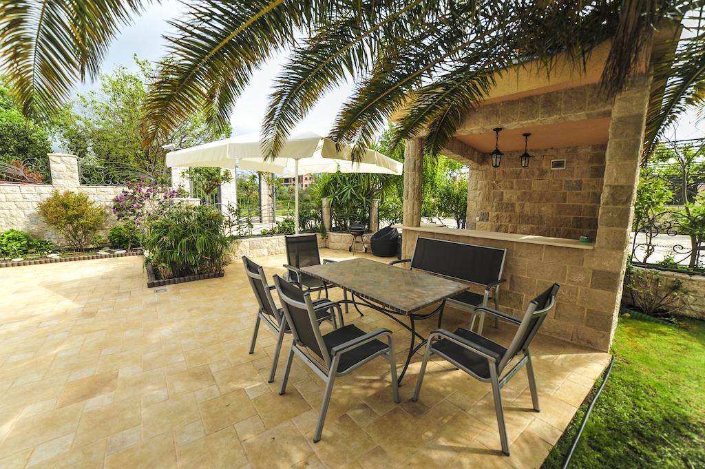 Villa Dolphin Apartments Petrovac Exteriör bild