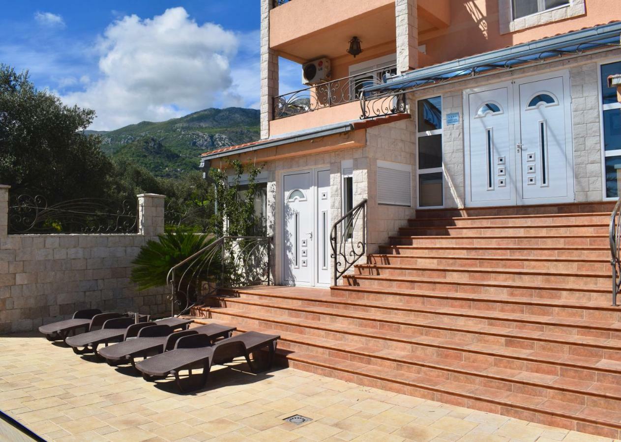 Villa Dolphin Apartments Petrovac Exteriör bild