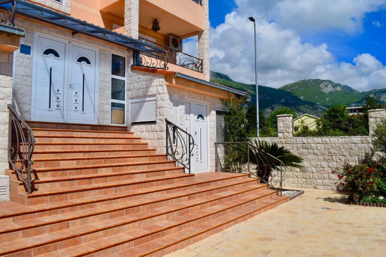 Villa Dolphin Apartments Petrovac Exteriör bild