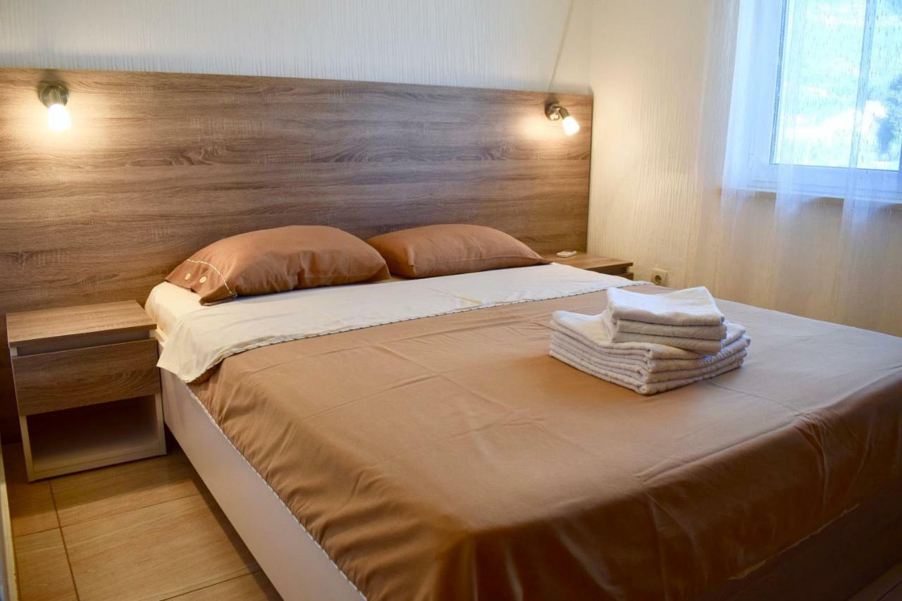 Villa Dolphin Apartments Petrovac Exteriör bild