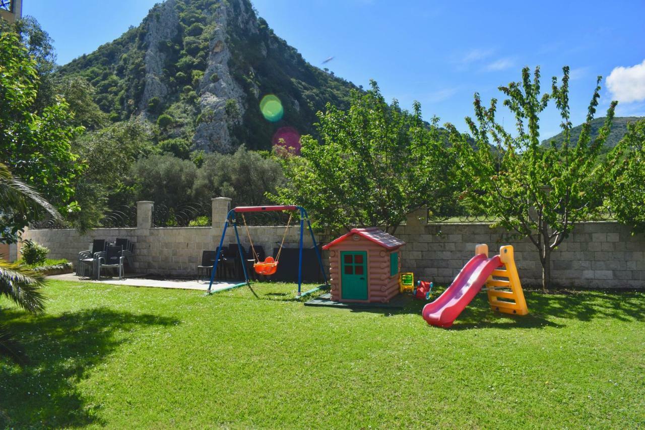 Villa Dolphin Apartments Petrovac Exteriör bild