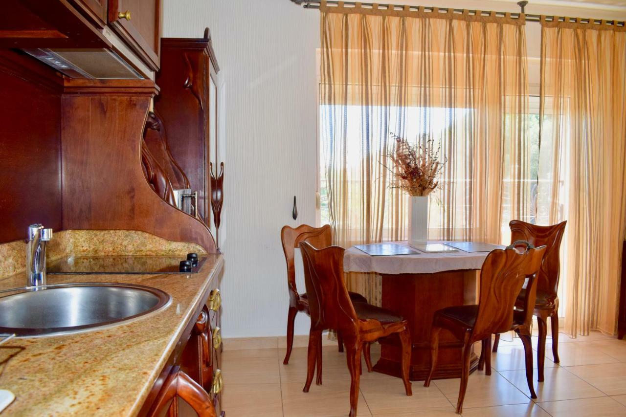 Villa Dolphin Apartments Petrovac Exteriör bild