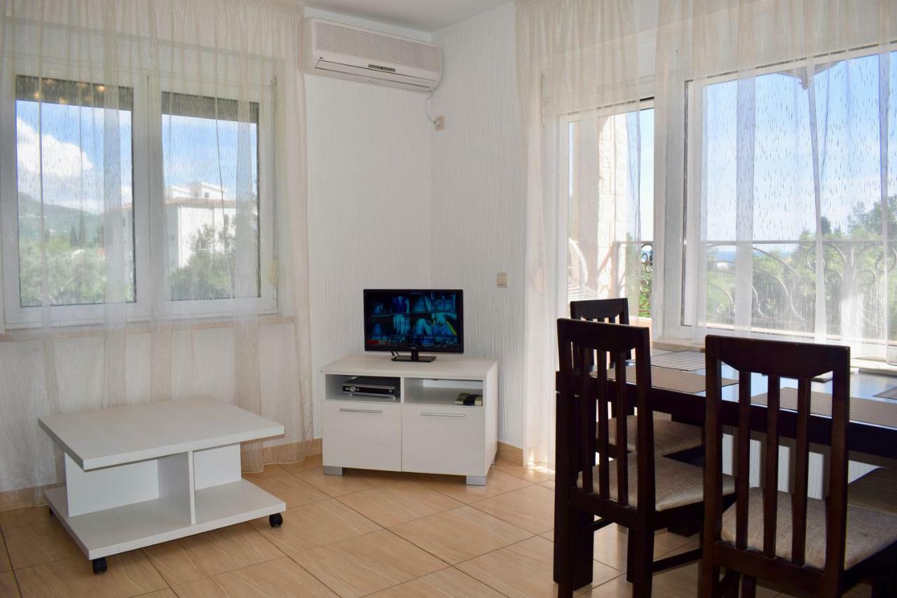 Villa Dolphin Apartments Petrovac Exteriör bild