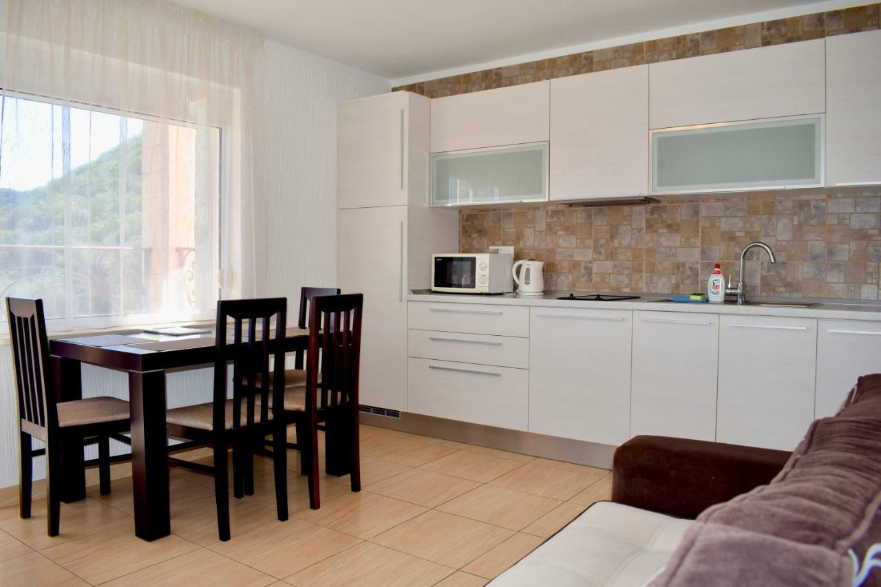 Villa Dolphin Apartments Petrovac Exteriör bild