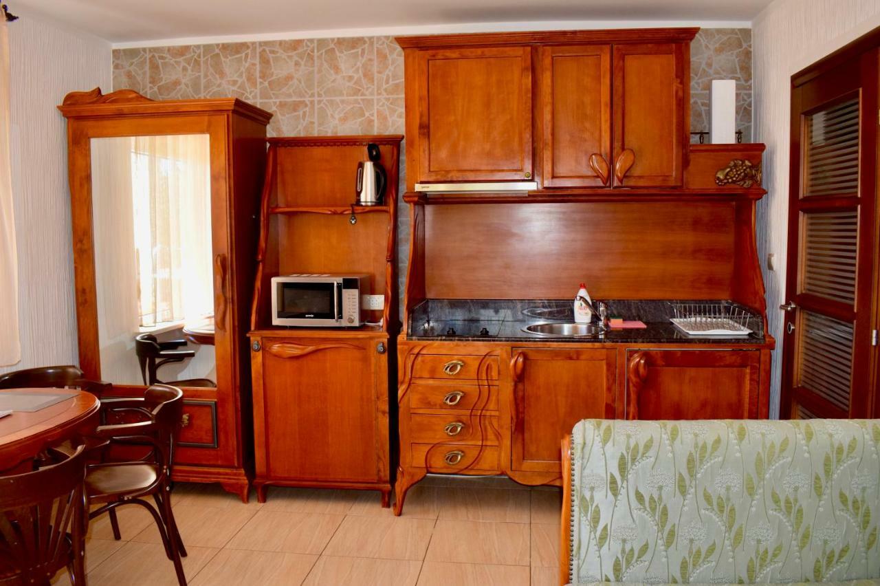 Villa Dolphin Apartments Petrovac Exteriör bild