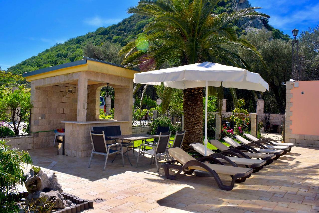Villa Dolphin Apartments Petrovac Exteriör bild